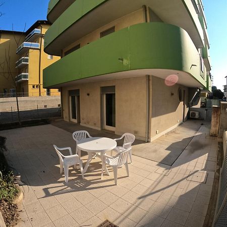 Residence Gianka - Agenzia Cocal Каорле Екстериор снимка