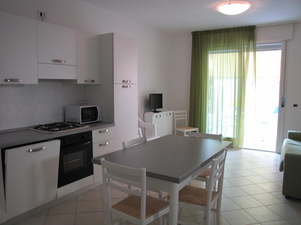 Residence Gianka - Agenzia Cocal Каорле Стая снимка
