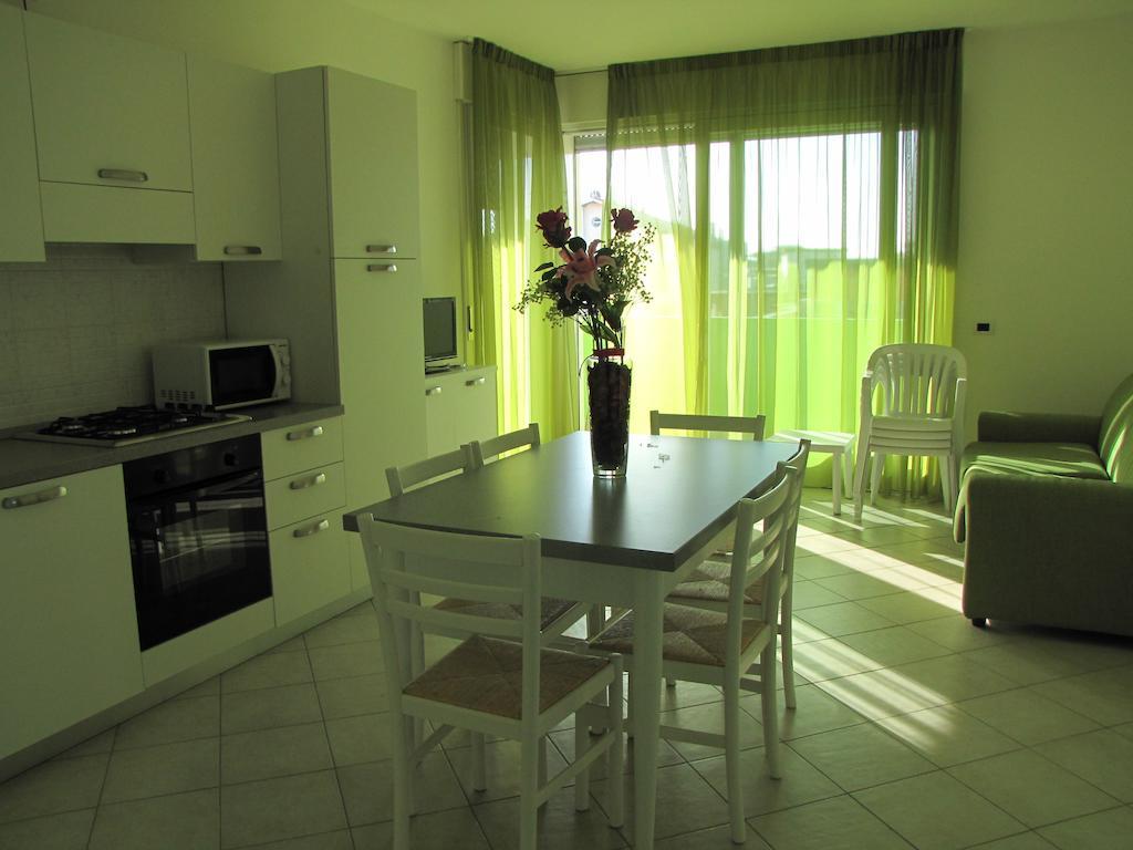 Residence Gianka - Agenzia Cocal Каорле Стая снимка